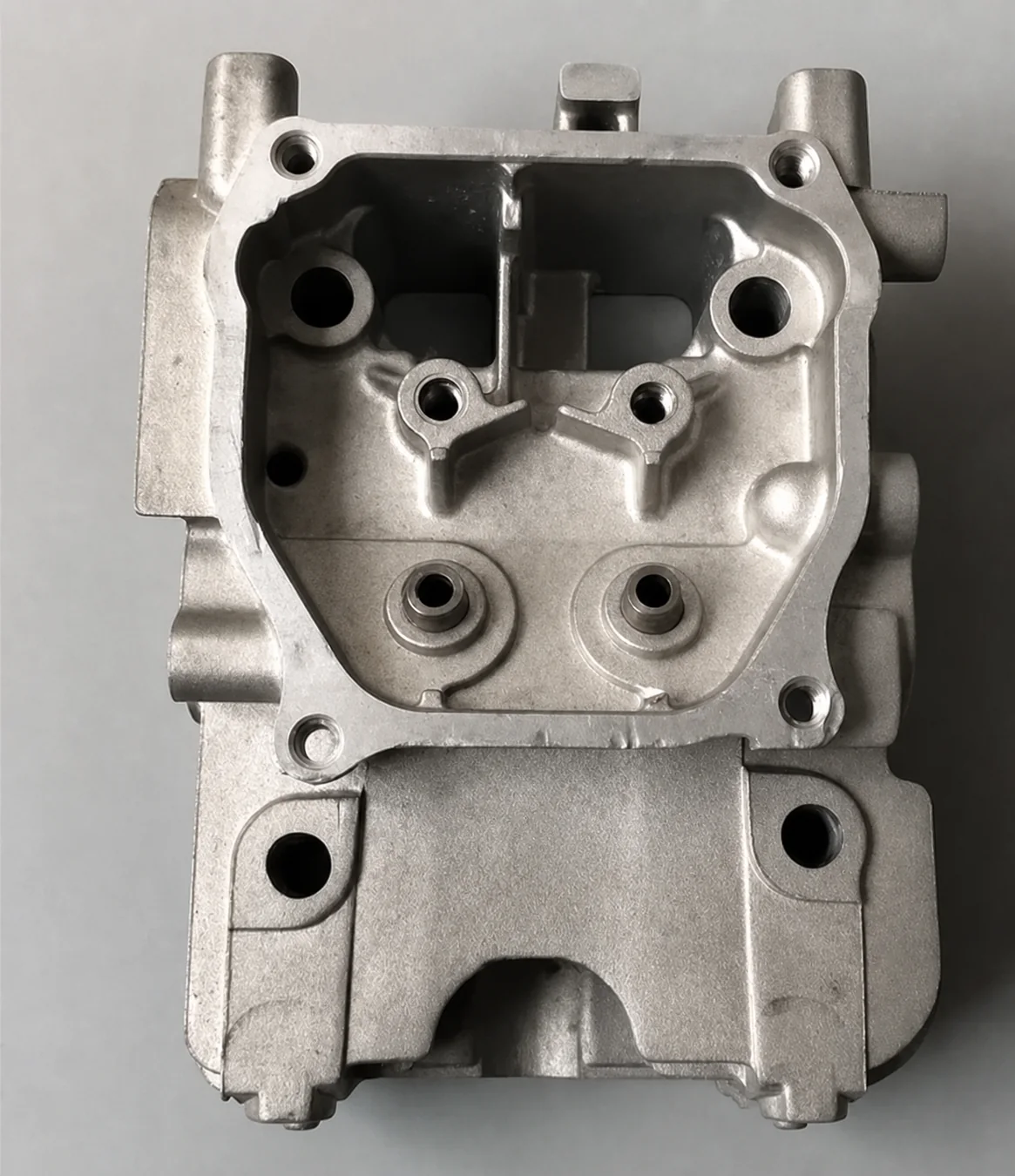Eh12 Ex17 Ex27 Ex40 Ey20 Cylinder Head Construction Machinery Engine Parts